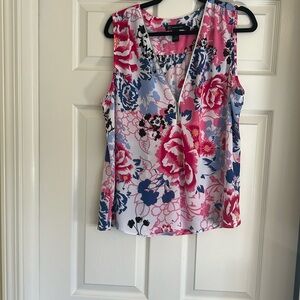 Beautiful floral sleeveless INC blouses withh zipperr detail.  Size XL.